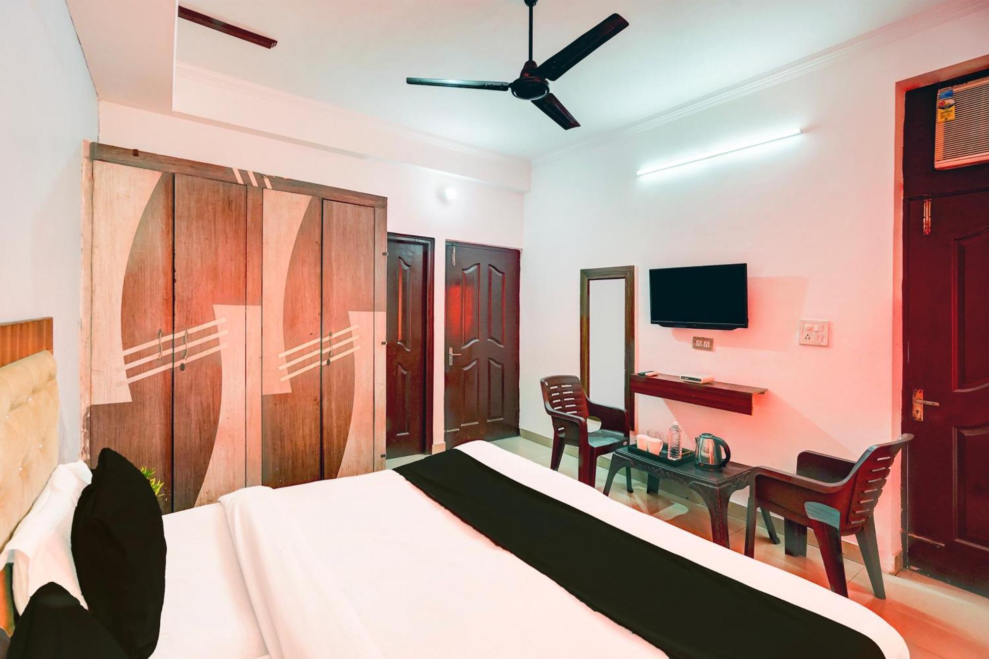 Super Hotel O Palm Dehradun Exteriör bild